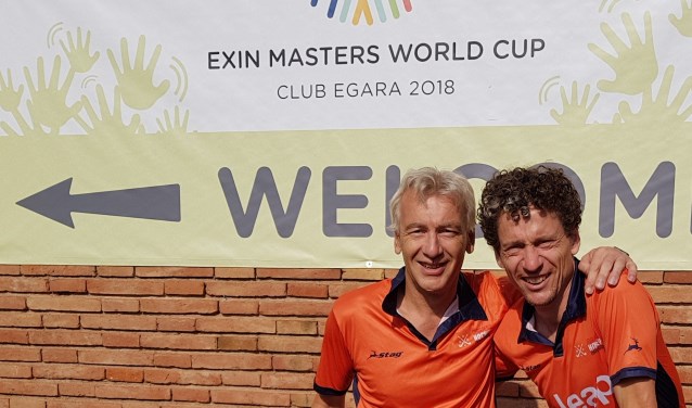 Eef-Jan Breukink en Ton van Hekezen haalden beiden zilver op het WK hockey voor veteranen
