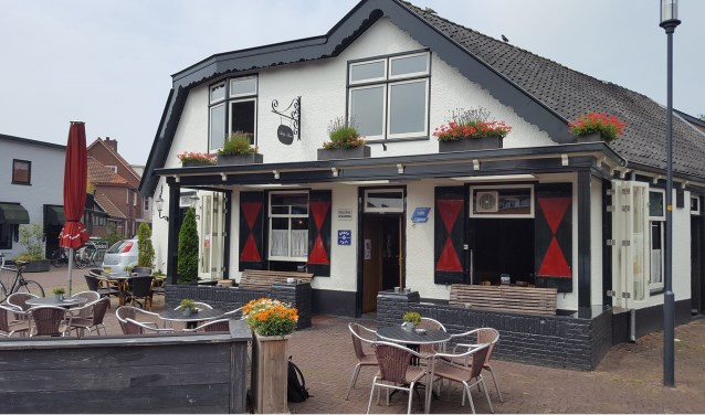 Het gezichtsbepalende café in hartje Santpoort viert komend weekend wat feestjes en jubilea.
