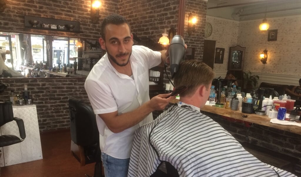 Bij Brothers Barbershop in Utrecht is Ayham Al Riashi nu één van de vaste kappers.