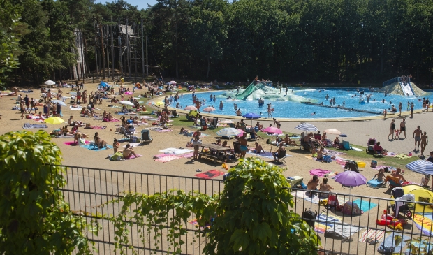 Mogelijk geen zomerse taferelen in en rond het openluchtzwembad dit jaar.