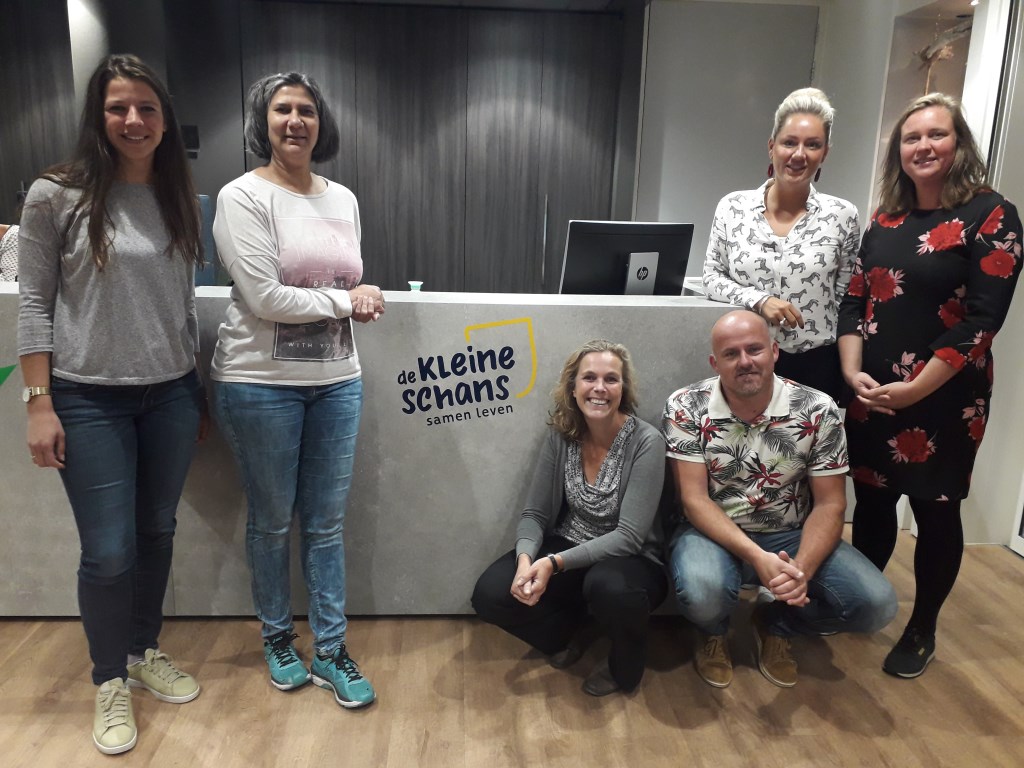 De gezichten achter De Kleine Schans: Nicole Scherpenzeel, Monique Vijzelman, Ellen van der Vlist (directeur), Jan Hofstede, Neline van Rhijn en Daniella Zwamborn.