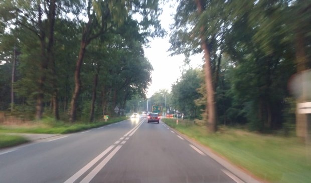 De N310 tussen Garderen en Stroe.