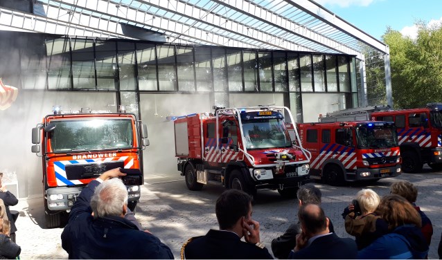 Luid spectakel bij de opening van de nieuwe brandweerkazerne in Maarn