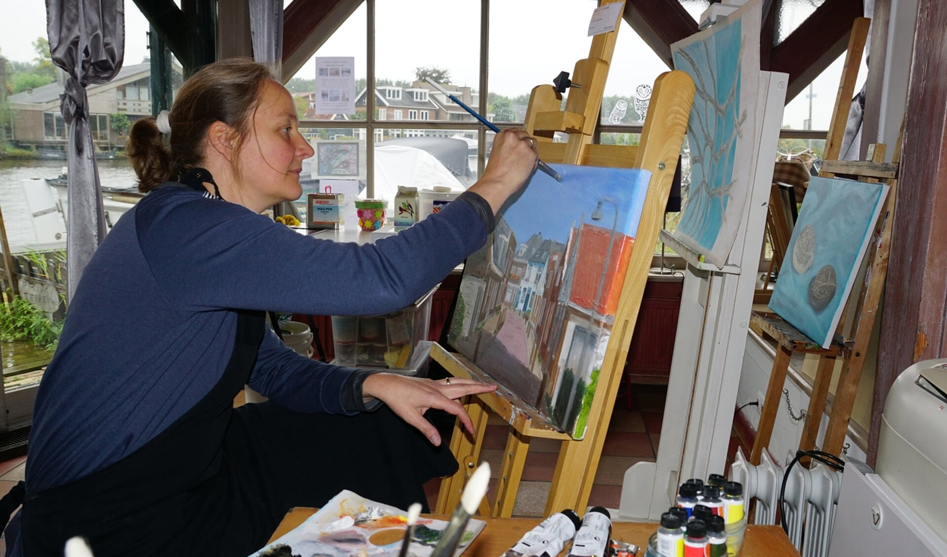 Vanessa Rademaker in haar atelier in 't Jagershuis. 