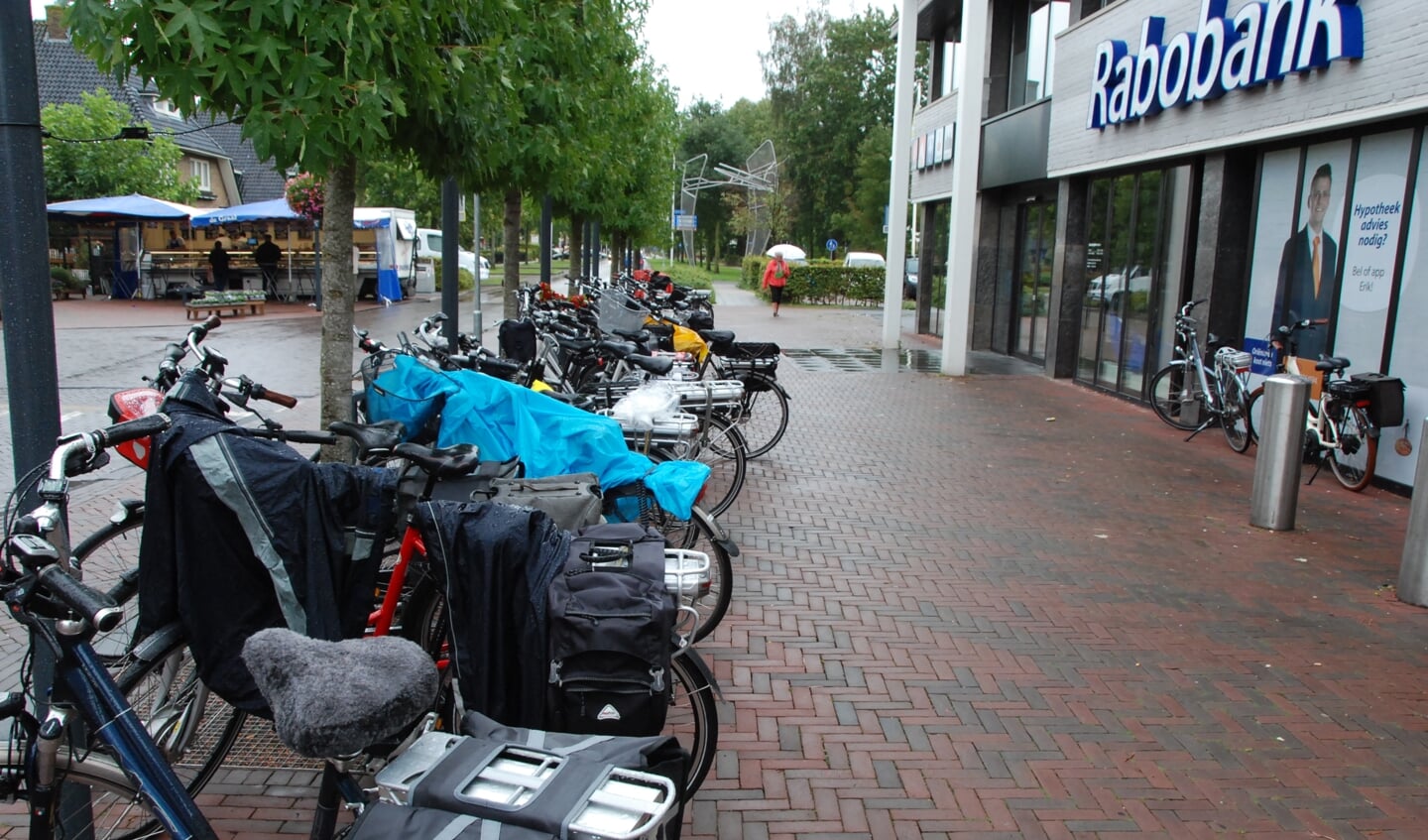 Het bleef onderweg van Renswoude naar de Oudheidkamer in Woudenberg niet droog.