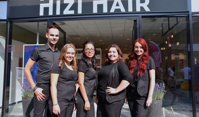 Richardo Hofman (links) en zijn team van Hizi Hair.