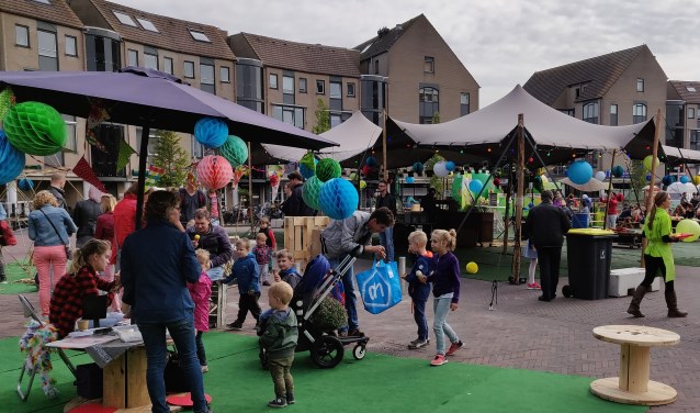 Kinderactiviteiten op het plein,een andere activiteit in het kader van de feestweken op Het Rond