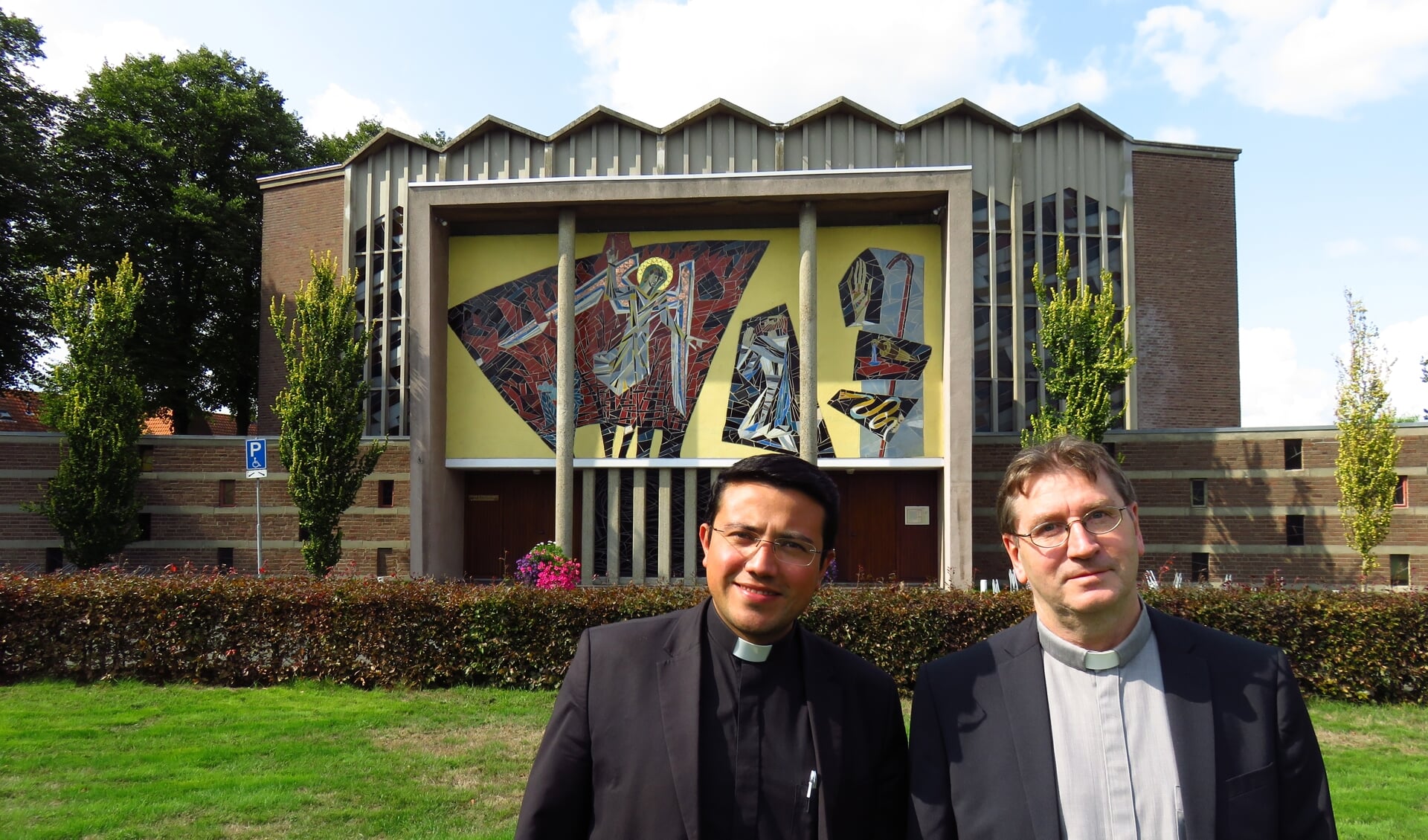 Als gevolg van de samenvoeging van parochies verwelkomt katholiek Amersfoort twee nieuwe priesters.