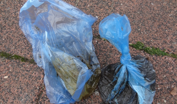 <p>Hondenpoep opruimen prima, maar gooi de zakjes in een prullenbak en niet in de natuur</p>