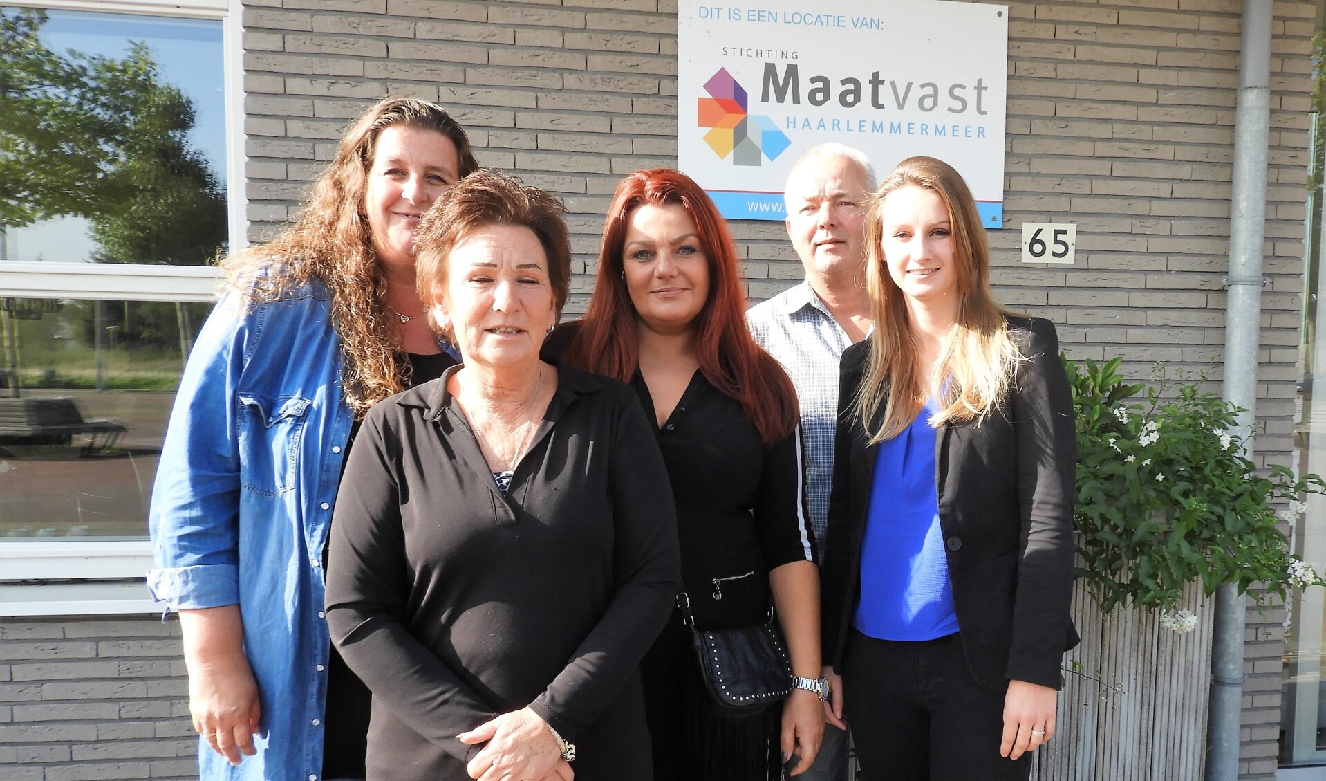 Van links af Lydia Hibbel, José van Berkel, Petra Zwetsloot, Cok van Beek en Salina Vermeij.