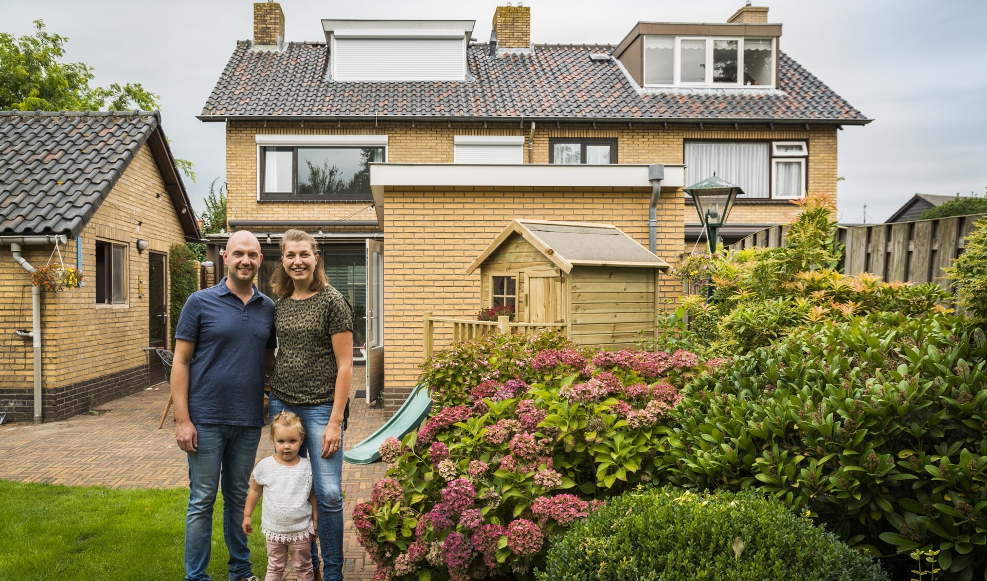Sander van Beek en Pauline Brinkhof zijn erg blij met hun huis en ruime tuin.