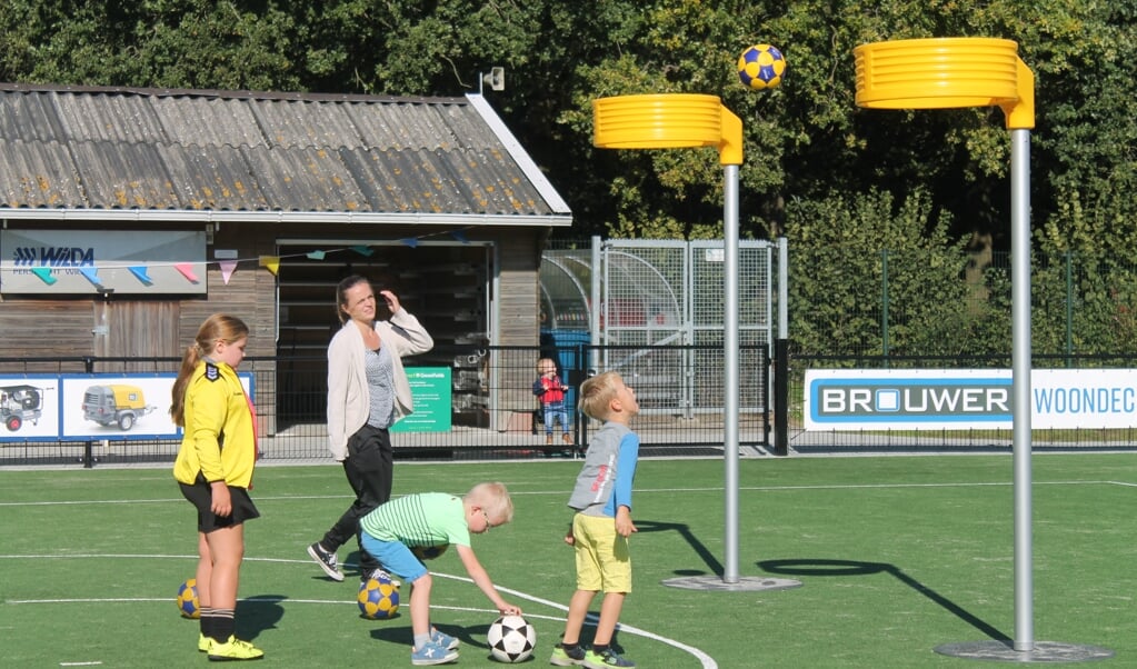 Korfbalvereniging Woudenberg is een van de Woudenbergse clubs die financiële steun krijgt van Rabo ClubSupport .