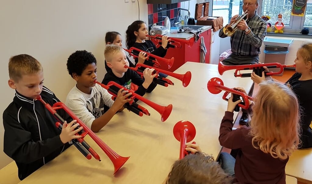 Een muzikale les op een basisschool in Barneveld.