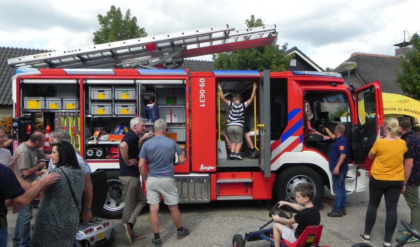 Veel kinderen grepen hun kans om eens in een echte brandweerwagen te mogen zitten.