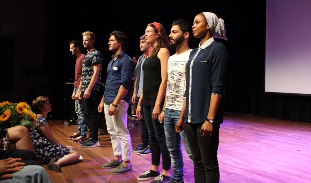 Een groep van 25 jonge vluchtelingen uit het AZC in Amersfoort gaat drie maanden lang diverse kunst- en cultuurworkshops volgen.