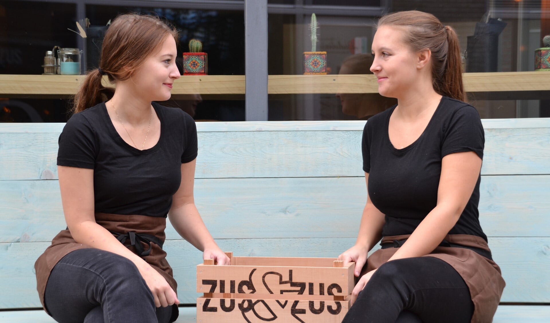 Na de kerstvakantie sluiten Dynande (links) en Sharissa van Leijenhorst de deuren van hun lunchroom Zus&Zus.