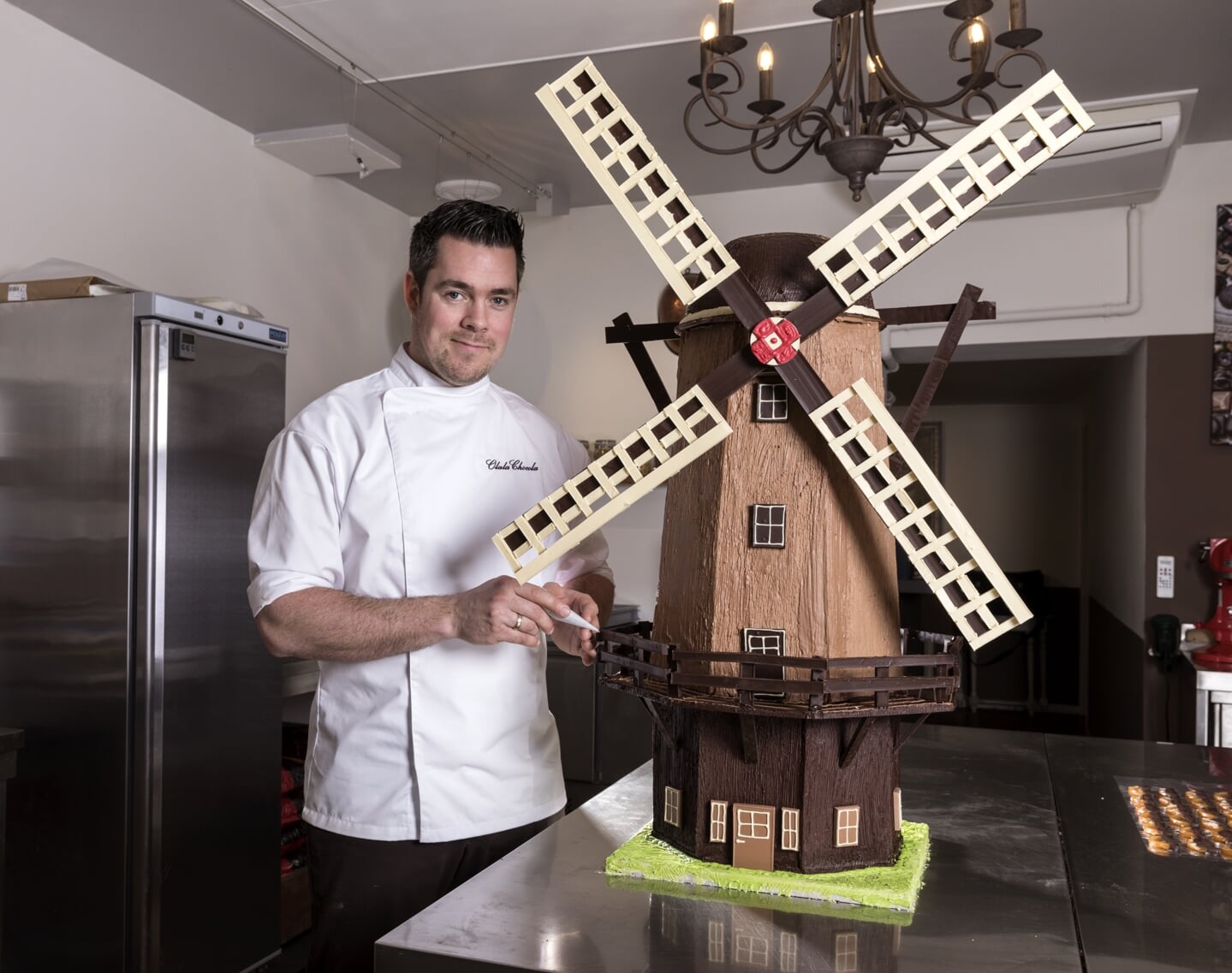 Kees-Jan Hooglander met molen van chocolade