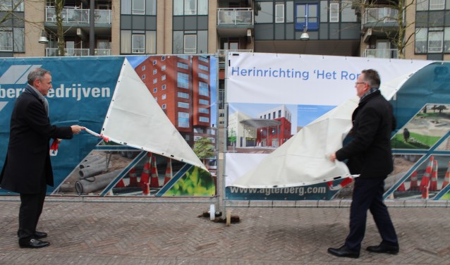 In februarie gaven Erwin Wessels en Herman Geerdes het startsein voor de herinrichting van het plein van Het Rond. Nu wordt de opening gevierd.