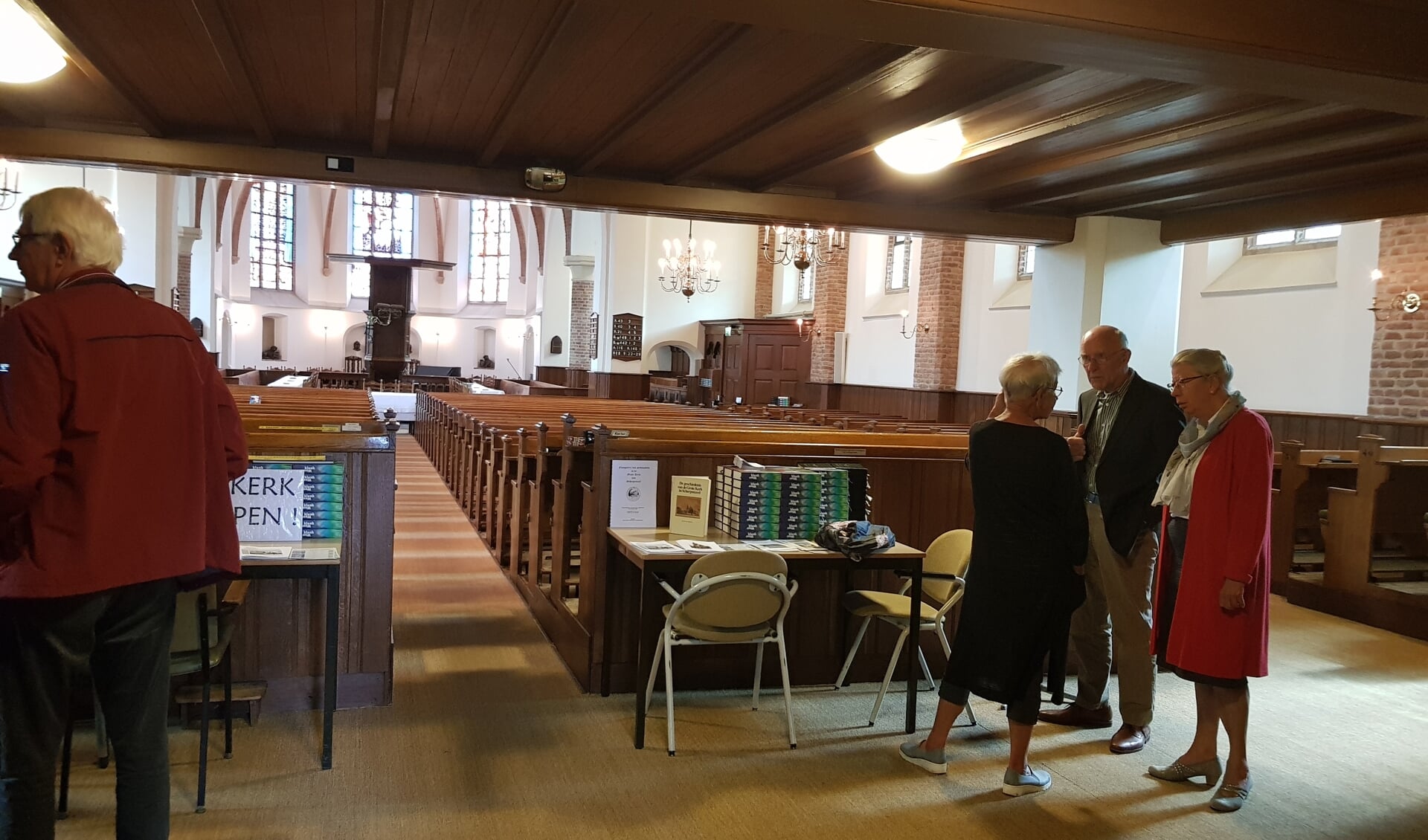 Knikkende knieen bij het beklimmen van kerktoren. Maar ook het interieur van de Grote kerk kon op veel belangstelling rekenen.