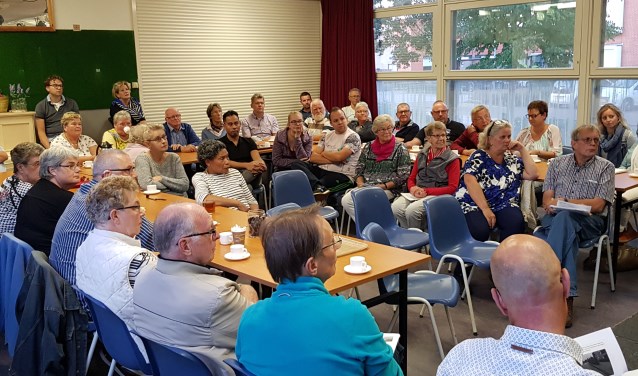 Bijna vijftig belangstellende woonden donderdag de vergadering van wijkplatform Oldenbarneveld bij.