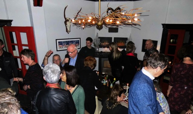 Het dorpsplan werd aangeboden tijdens de nieuwjaarsreceptie van Kootwijk Vooruit, afgelopen zaterdag.