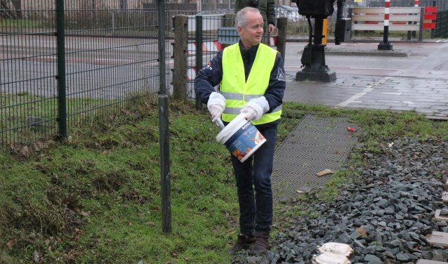 Zelfs als Zandvoorts eerste burger moet je soms vuile handen maken