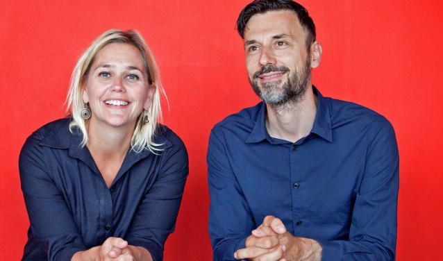 Stine Jensen en Frank Meester brengen het theatercollege ´Het opvoedcircus´.