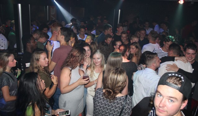 Uitgaande jongeren in Club Move in Barneveld.