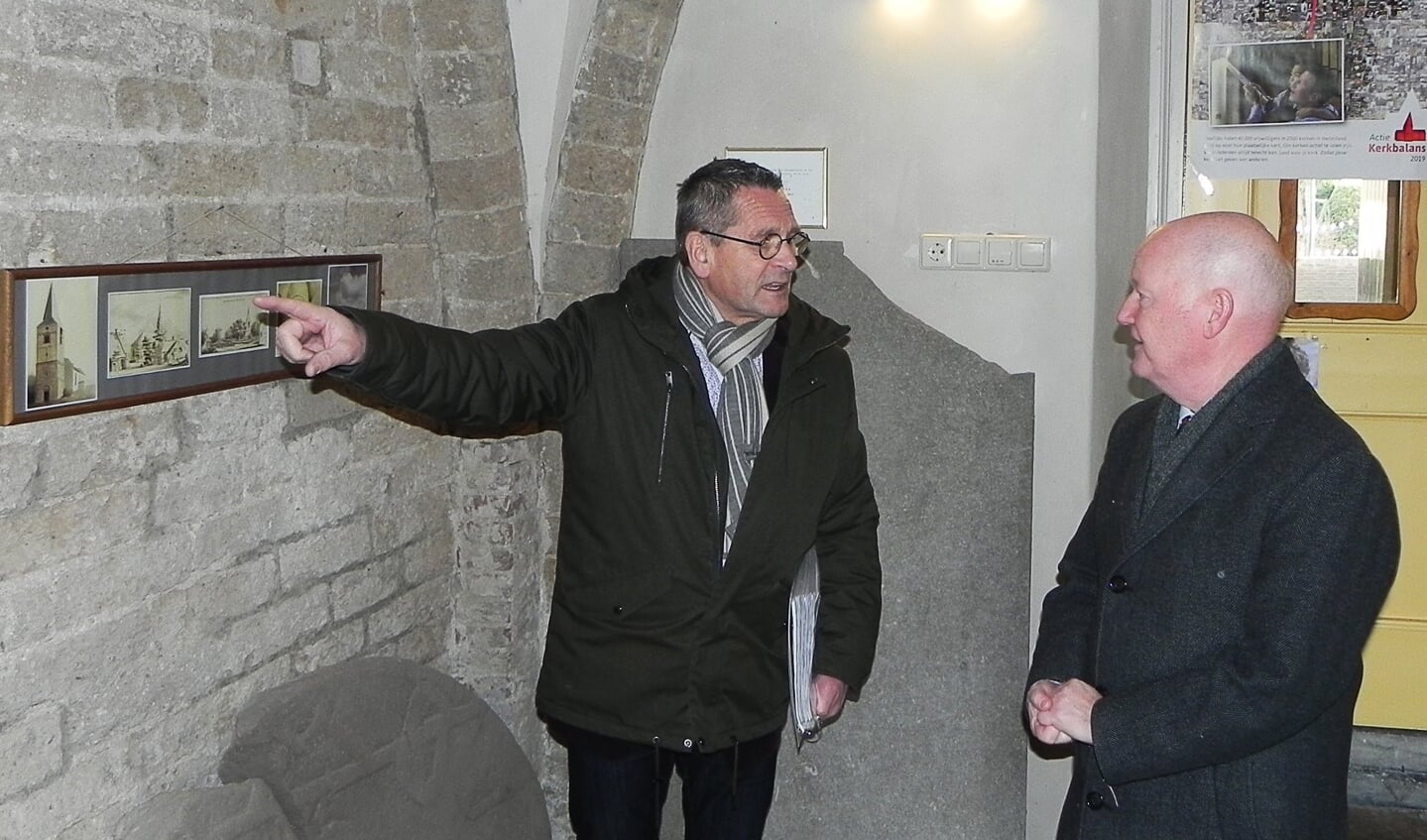 Johan van Impelen gaf de burgemeester nog een rondleiding door de klokkentoren en verhaalde van haar geschiedenis.