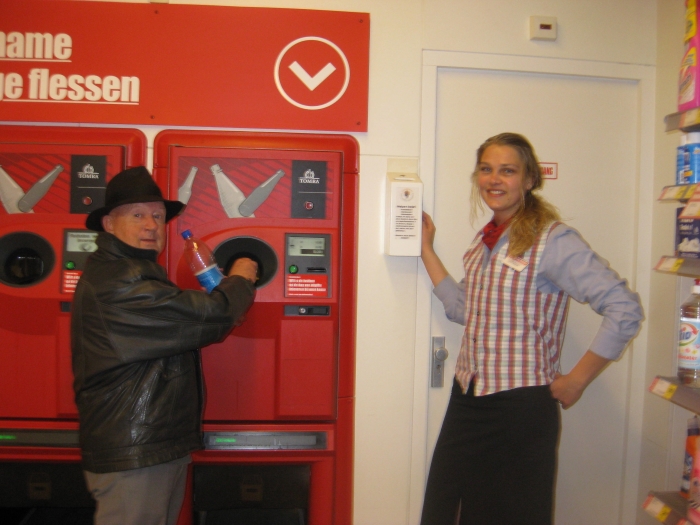 Archieffoto lege flessen automaat