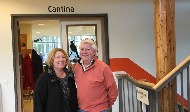 Reinier van Kuyk en Linda Platvoet zijn blij met de goede contacten met de gemeente en met het tijdelijke uitgiftepunt in de Cantina.