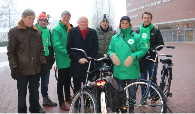 Een groep CDA'ers stapt komende tijd regelmatig op de fiets om onveilige verkeerssituaties te bekijken.