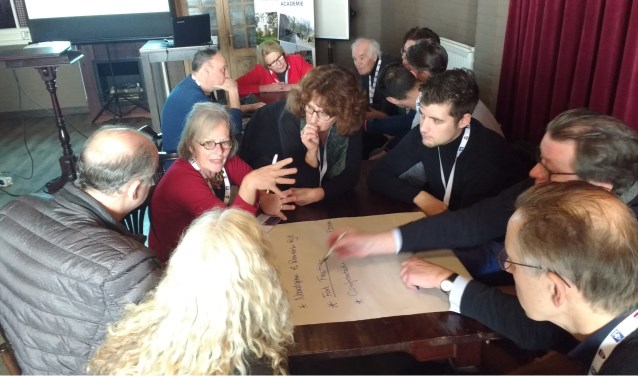 Ondernemers brainstormen over Verhalen van de Kromme Rijn