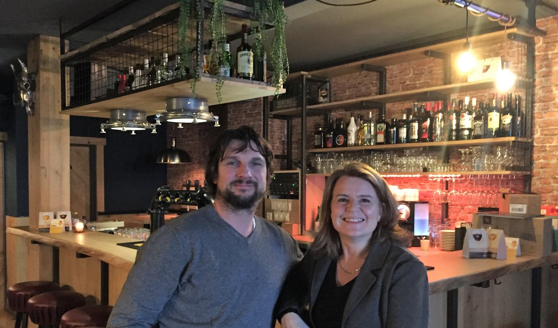  Patrick en Jonna De Waerdt willen met hun café Leersumers een tweede huiskamer bieden in het dorp.