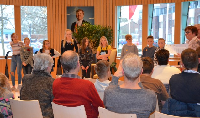 Juryvoorzitter Marion Grondijs maakt de winnaars bekend