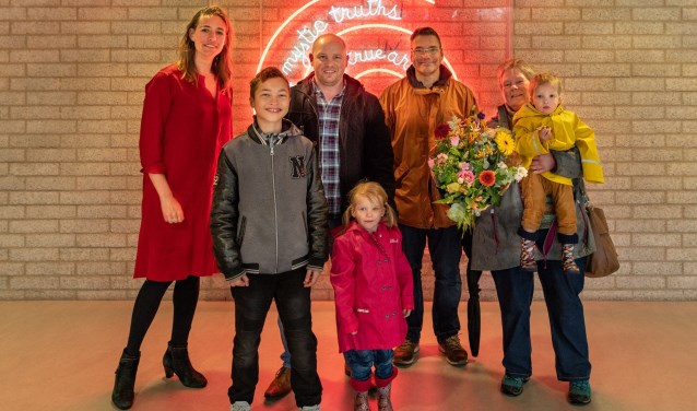 Marloes van Leersum, hoofd marketing van de Vereniging Rembrandt, en de familie van Bercum