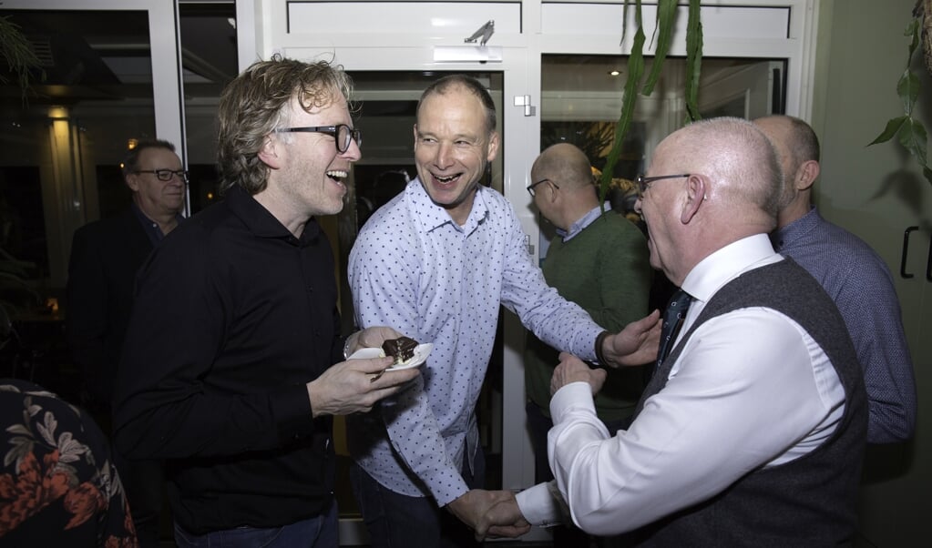 Gezellig onderonsje tussen Roland Hartkamp (links), Erik Roest (midden) en Henk Bossenbroek.