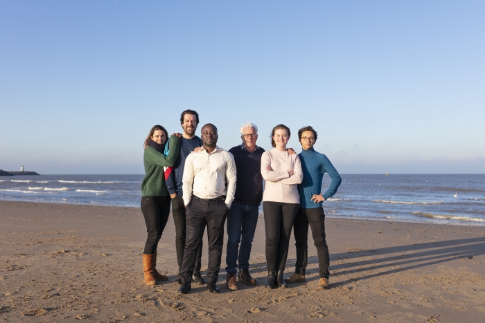 Een van de eerste Welkom Groepen op het strand