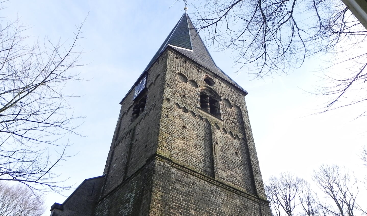 De karakteristieke klokkentoren van de St Stevenskerk vanwaar het klokkengelui ten gehore gebarcht werd. 
