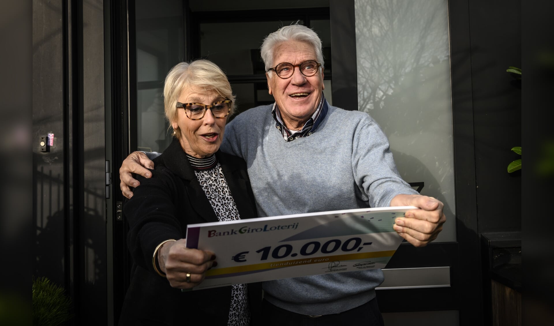 Leo uit Vijfhuizen wint samen met zijn vrouw 10.000 euro in BankGiro Loterij.