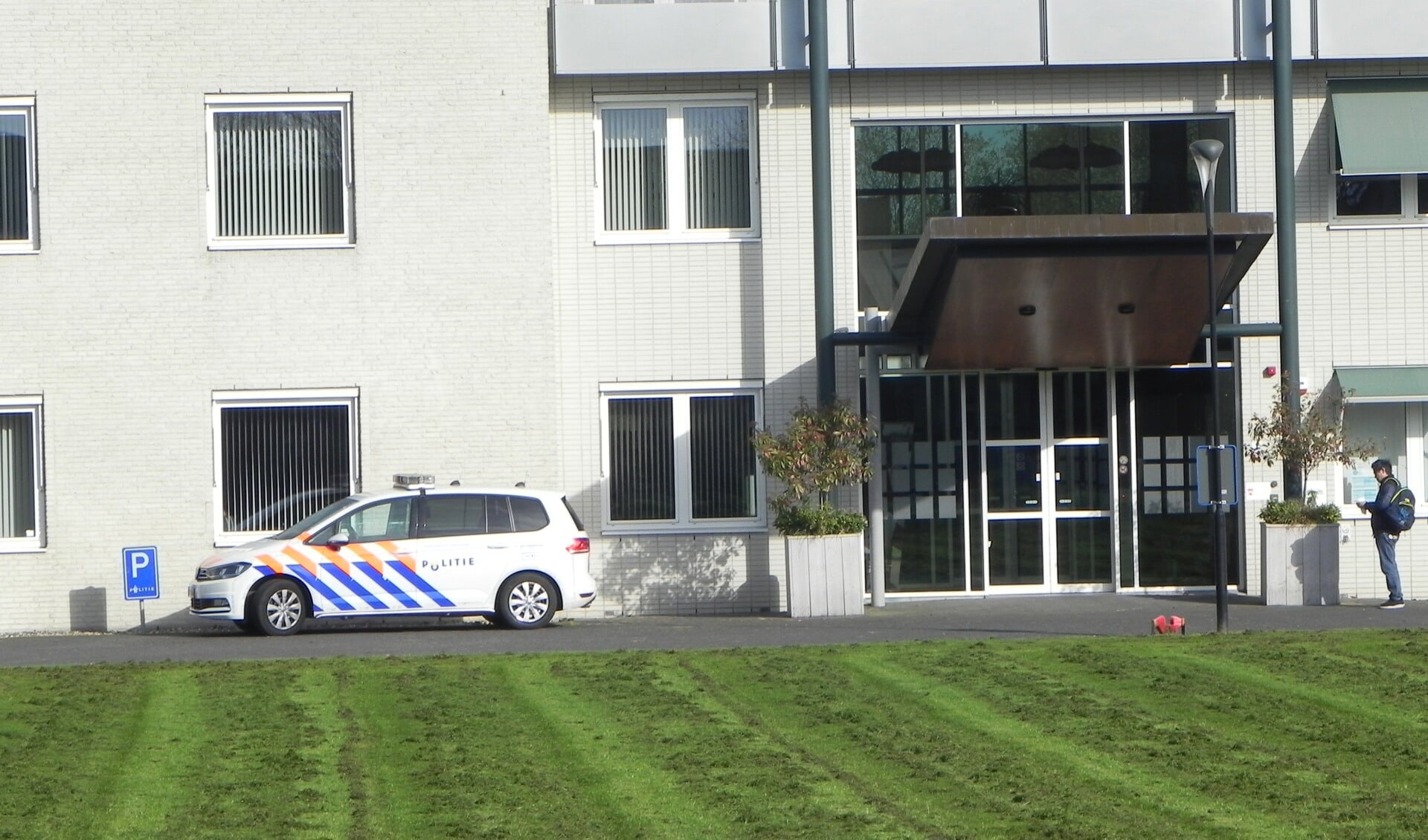 Het gemeentehuis in Odijk waar ook de politie is gehuisvest