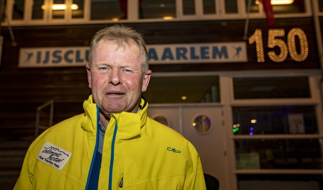 Peter Looij op de ijsbaan in Haarlem