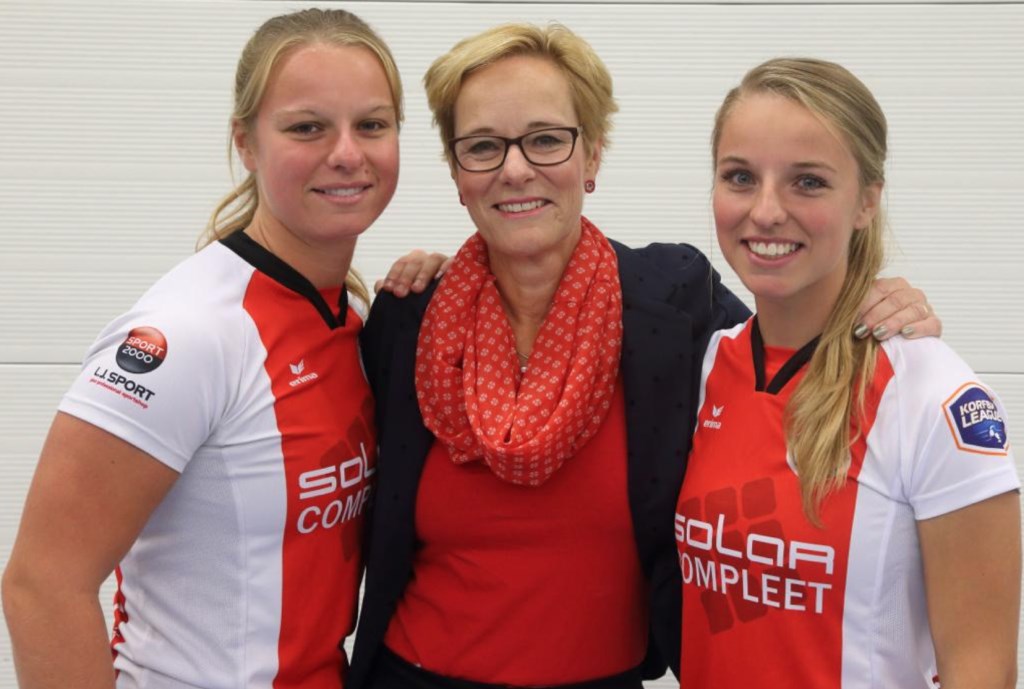 Maykee Brouwer (rechts) is bij TOP niet langer meer 'het zusje van' Barbara Brouwer.