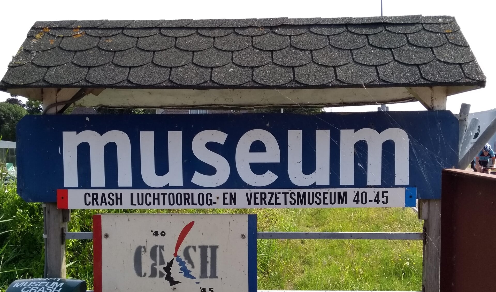 Het bord van het CRASH museum straks ergens anders in Haarlemmermeer.
