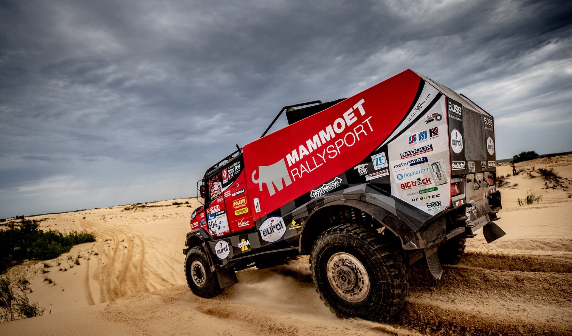 Martin van den Brink opende de Dakar Rally met een 13e plaats. 