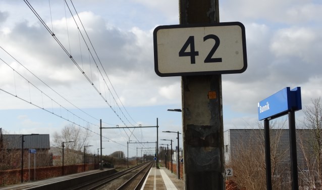 Herkent u dit bordje langs het spoor op station Bunnik?