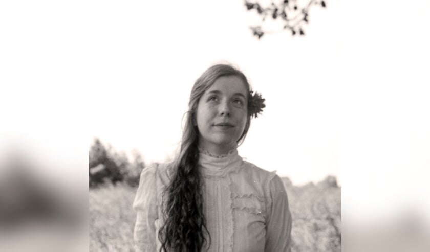 Portret van Dieuwertje uit de serie Familieportret Rariteitenkabinet