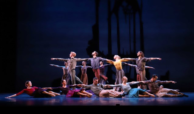 Introdans danst THE BATTLE.'Missa Brevis'choreografie: José Limónpremiére 27 september 2019, Stadstheater Arnhem.foto: Hans Gerritsen