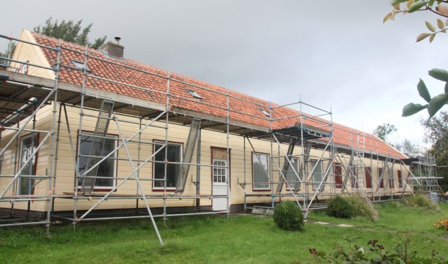 De omvangrijke renovatie moet de bouwkundige staat van de loods en het comfort van de bewoners verbeteren
