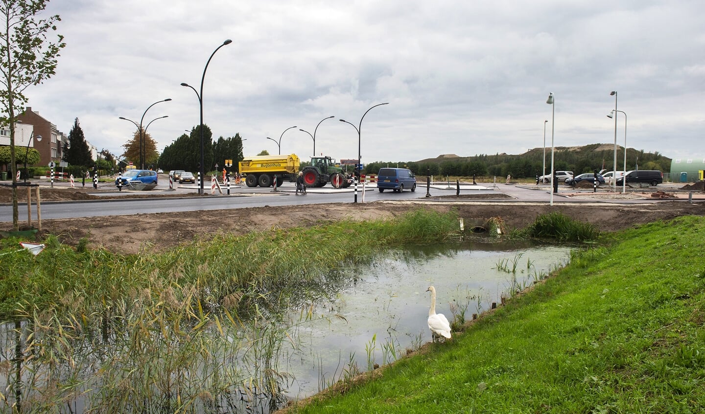 Het verkeer op de Boulevard in Vathorst loopt tijdens de spits nu al behoorlijk vast. Ter hoogte van Smink wordt al rekening gehouden met een nieuwe weg. 